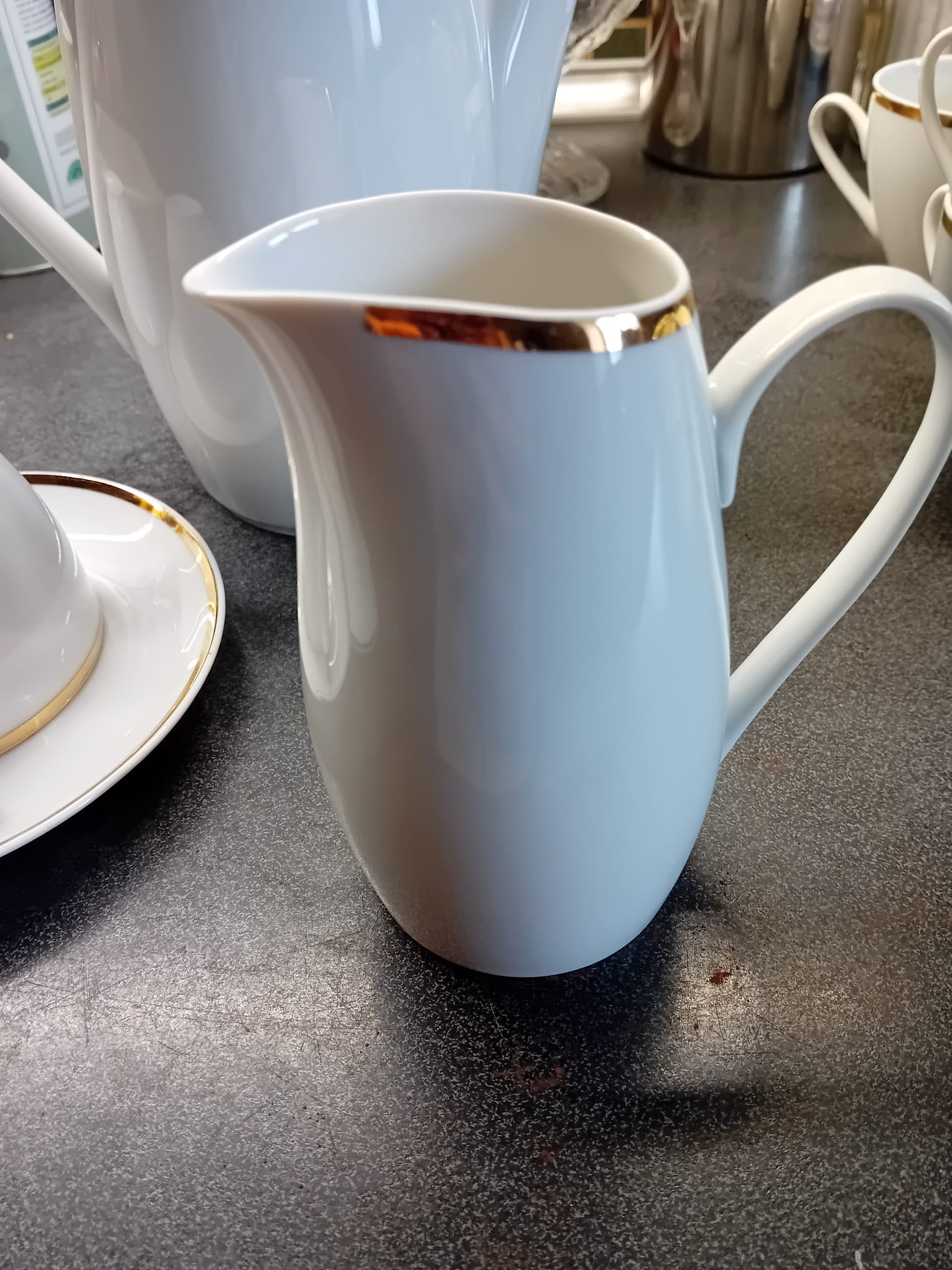 Zlatá sada porcelánu